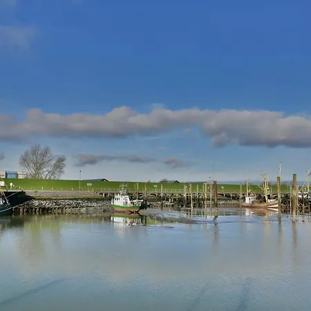 アパート Luett Hus