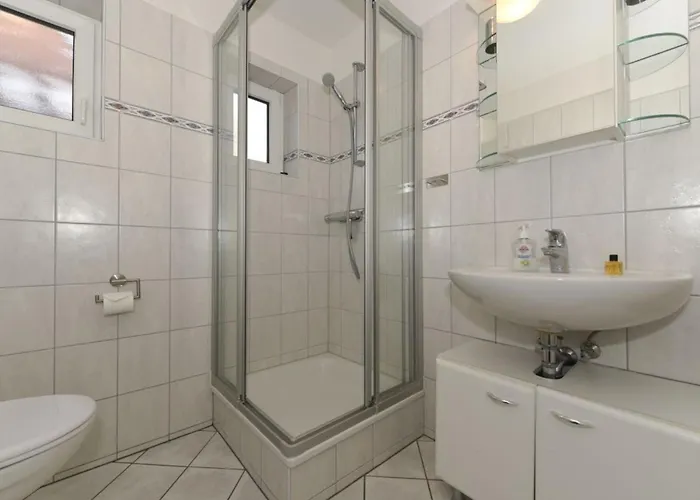 Luett Hus Lägenhet *